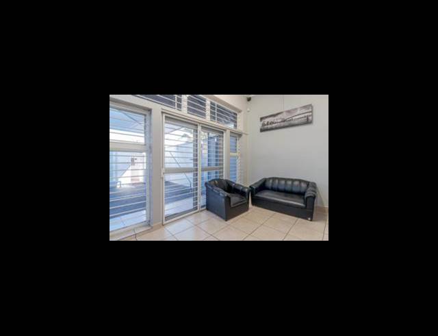 900M² BUSINESS TO LET IN GANTS PLAZA